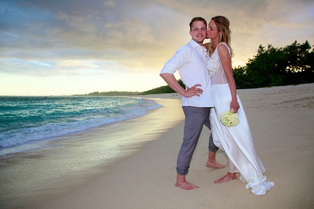 magnifique mariage les pieds dans l eau sur l une des plus belles